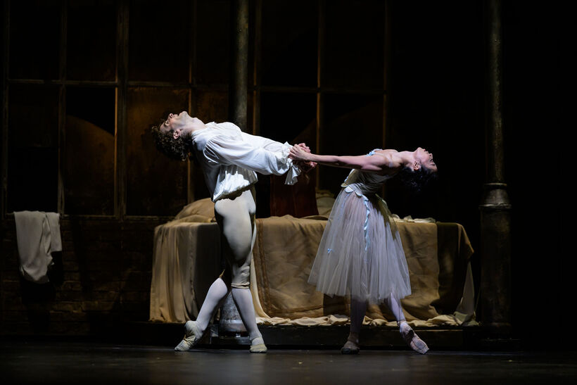 Federico Ievoli and Aya Okumura. L’Histoire de Manon. Photo: Sergei Gherciu.